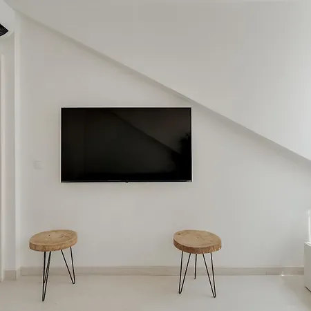 Hostwise - Stylish Flat Near Bica Elevator Appartement *