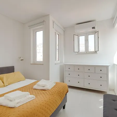 דירה Hostwise - Stylish Flat Near Bica Elevator *