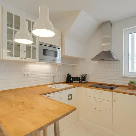 Hostwise - Stylish Flat Near Bica Elevator ליסבון