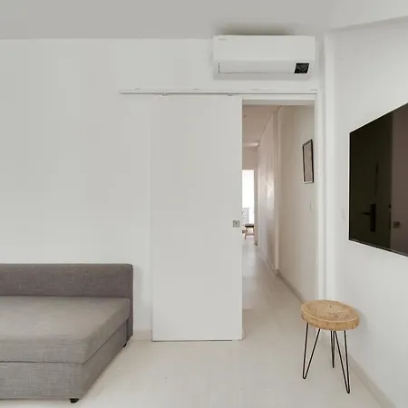 דירה Hostwise - Stylish Flat Near Bica Elevator