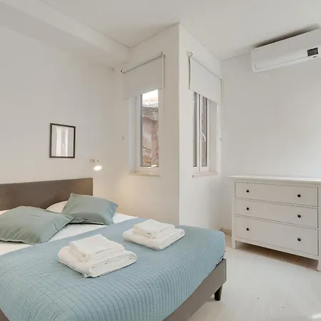 דירה Hostwise - Stylish Flat Near Bica Elevator ליסבון