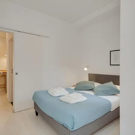 Hostwise - Stylish Flat Near Bica Elevator
