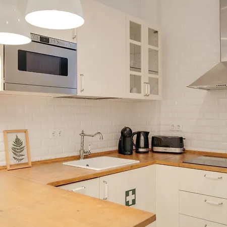 Hostwise - Stylish Flat Near Bica Elevator דירה ליסבון