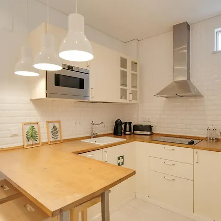 דירה Hostwise - Stylish Flat Near Bica Elevator ליסבון