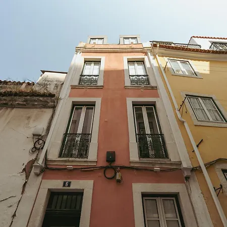 Hostwise - Stylish Flat Near Bica Elevator Apartamento *
