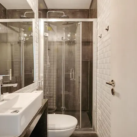 דירה Hostwise - Stylish Flat Near Bica Elevator