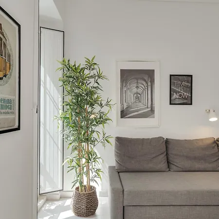 Hostwise - Stylish Flat Near Bica Elevator ליסבון
