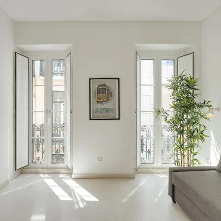 アパート Hostwise - Stylish Flat Near Bica Elevator *